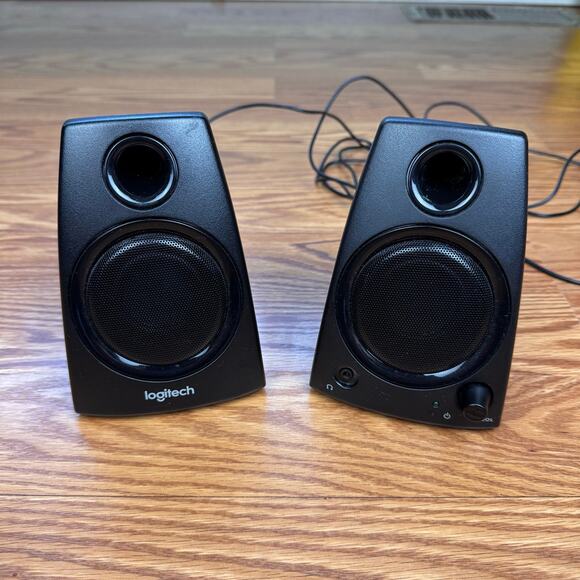 Logitech Z130 Stereo Speakers - Picture 3 of 9